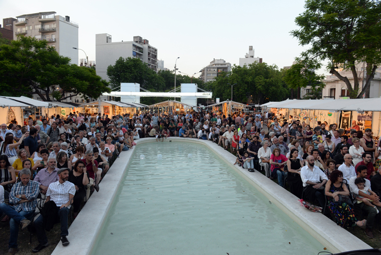 Público en la Feria Ideas+