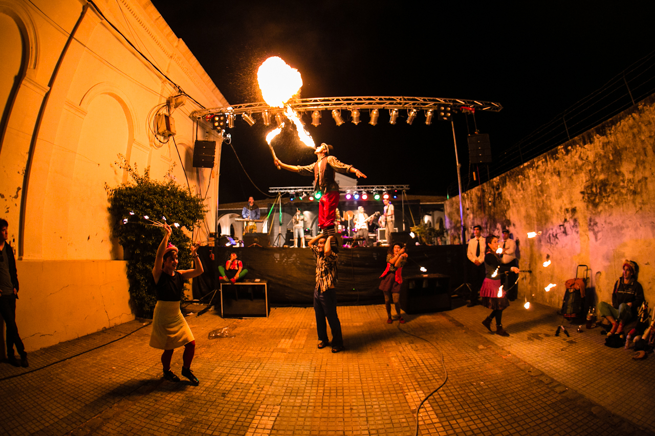 Espectáculo circense - Encuentro de Arte y Juventud 2012