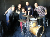 Integrantes de la banda en el estudio de la Usina