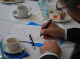 Ehrlich tomando notas