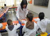 Maestra con niños