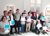 Representantes de museos recibiendo reconocimiento